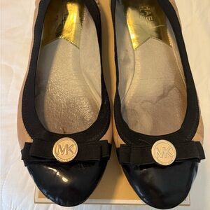 Michael Kors Dixie Ballet Flats Nude w/ Black Trim Size 8M